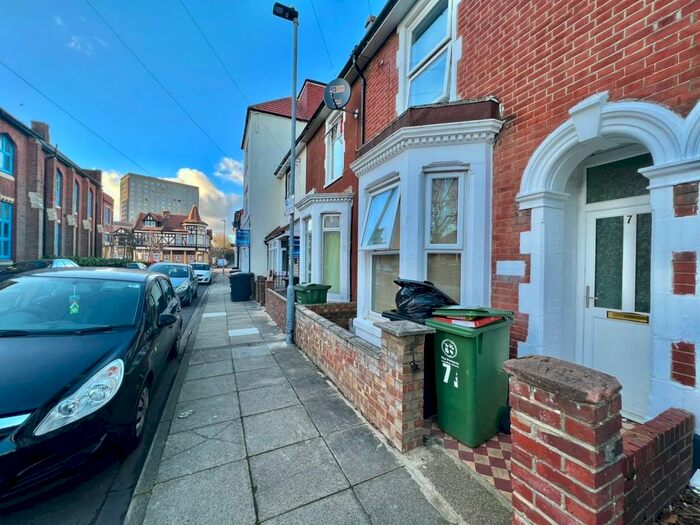 5 Bedroom House To Rent In Fraser Road, Southsea, PO5