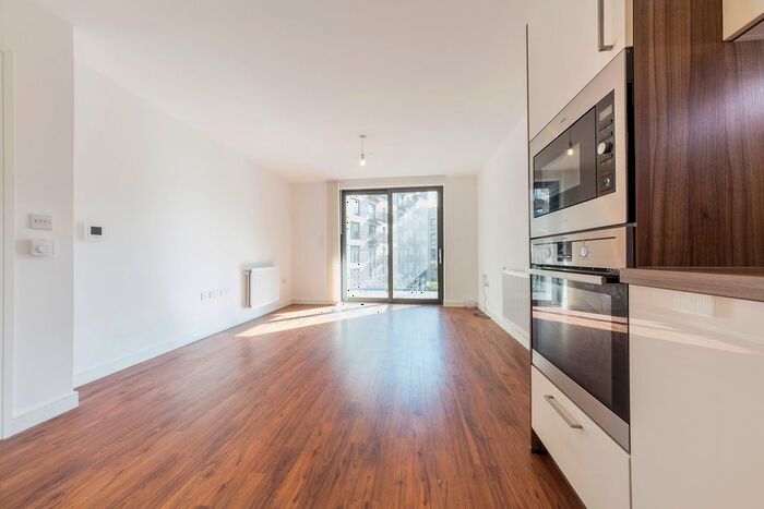 1 Bedroom Flat To Rent In Kingfisher Heights, Bramwell Way, London, E16