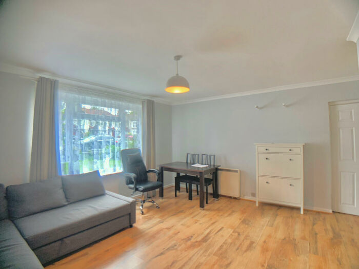2 Bedroom Flat To Rent In Bounds Green Road, N11