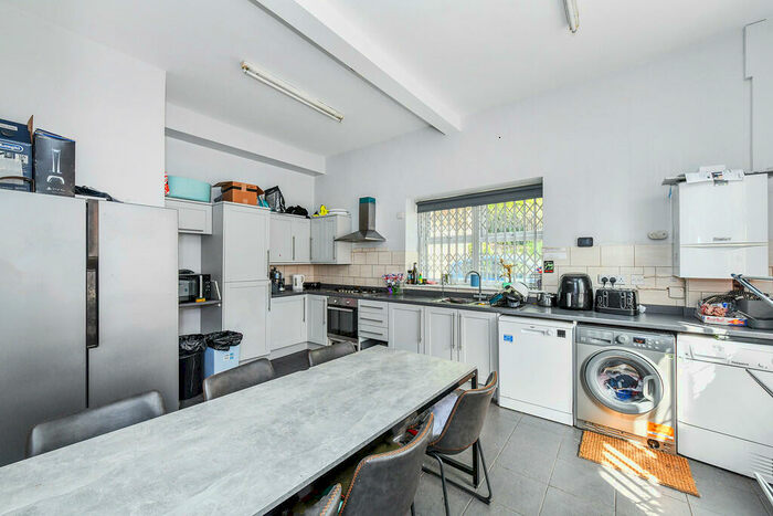 1 Bedroom End Of Terrace House To Rent In Peveril Street, NG7