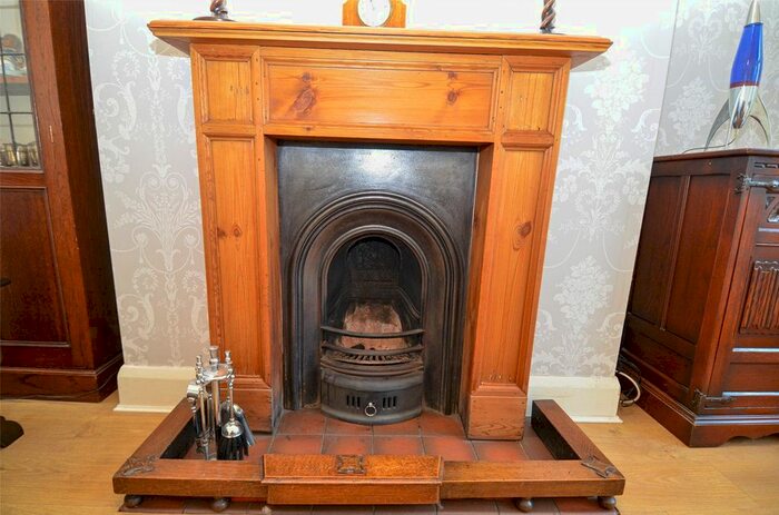 3 Bedroom Semi-Detached House For Sale In Woodthorpe Road, Birmingham, West Midlands, B14