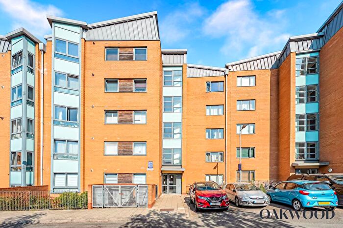 2 Bedroom Flat For Sale In Lewis Gardens, London, N16