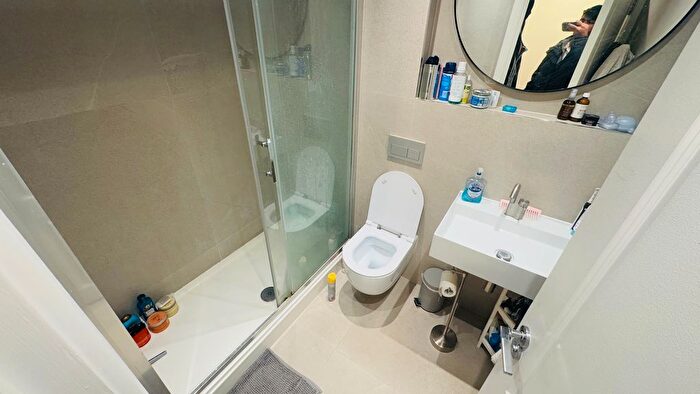 1 Bedroom Flat To Rent In Balham High Road, London, SW12