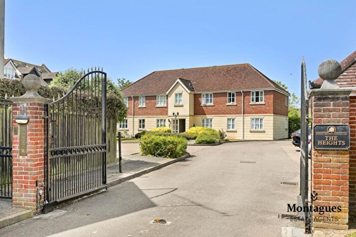 2 Bedroom Apartment For Sale In Forest Drive, Theydon Bois, CM16