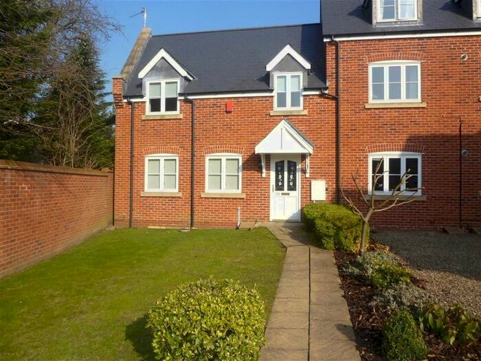 2 Bedroom End Of Terrace House To Rent In Lodge Road, Knowle, B93