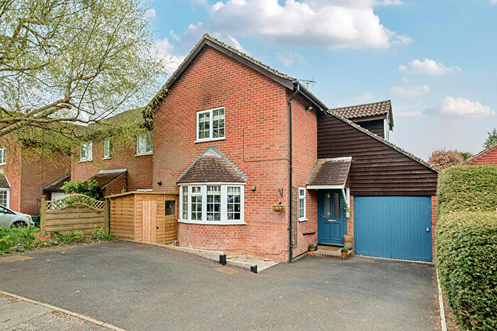 3 Bedroom Semi Detached House For Sale In The Avenue, Liphook, GU30