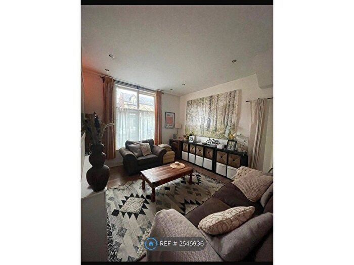 2 Bedroom Flat To Rent In Mayfield Road, Manchester, M16