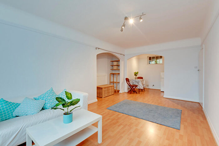 1 Bedroom Apartment To Rent In Mortimer Crescent, London, NW6