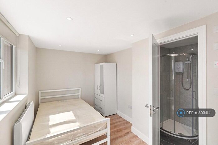 Studio To Rent In New Haw, Addlestone, KT15