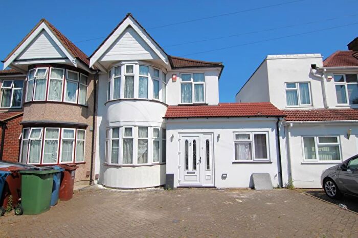 5 Bedroom Property To Rent In Elmsleigh Avenue, Kenton, HA3