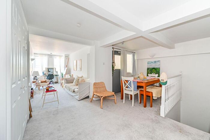 Studio To Rent In Este Road, Clapham Junction, London, SW11