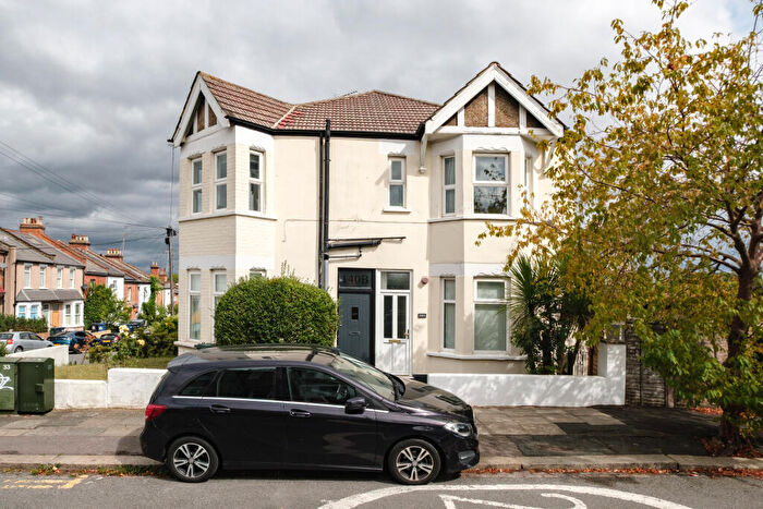 2 Bedroom Flat For Sale In Pembroke Road, London, N10