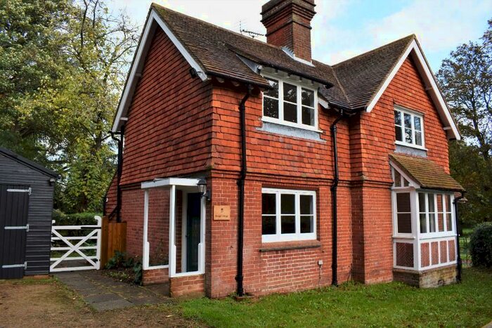 3 Bedroom Detached House To Rent In Hatchlands, GU4