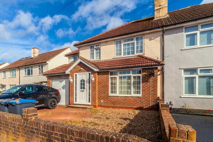 4 Bedroom Semi-Detached House To Rent In North Downs Road, New Addington, Croydon, CR0