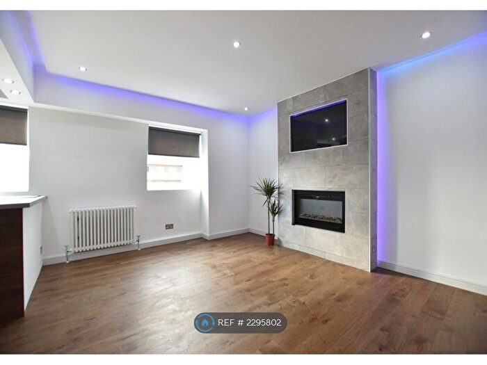 2 Bedroom Flat To Rent In Laurel Place, Glasgow, G11