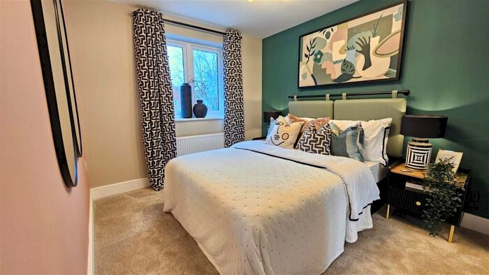 3 Bedroom Semi-Detached House For Sale In Woodlark Place, Greenham Road, Newbury, RG14