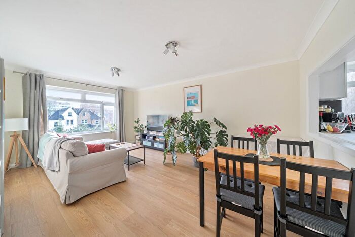 2 Bedroom Flat For Sale In Princes Road, Wimbledon, London, SW19