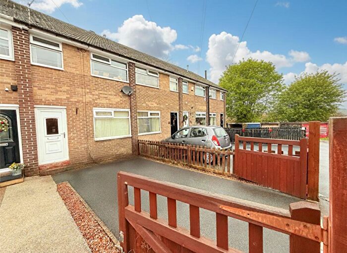 2 Bedroom Terraced House For Sale In Lincroft Avenue, Huddersfield, HD5