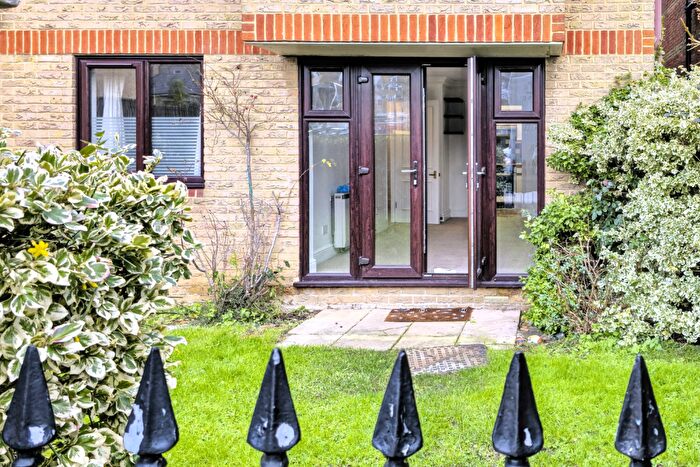 1 Bedroom Flat For Sale In Boundary Court, St. Lawrence Road, Canterbury, CT1