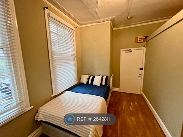 Studio To Rent In Ravenscroft Road, London, W4