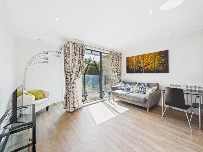 1 Bedroom Apartment To Rent In Acre Passage, Windsor, Berkshire, SL4