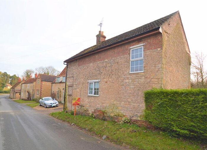2 Bedroom Character Property To Rent In Detached Stone Character Cottage - Two Bedrooms - New Shower Room, NG33