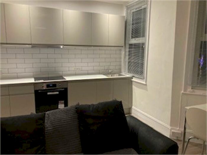 2 Bedroom Flat To Rent In Bertie Road, Willesden, London, NW10