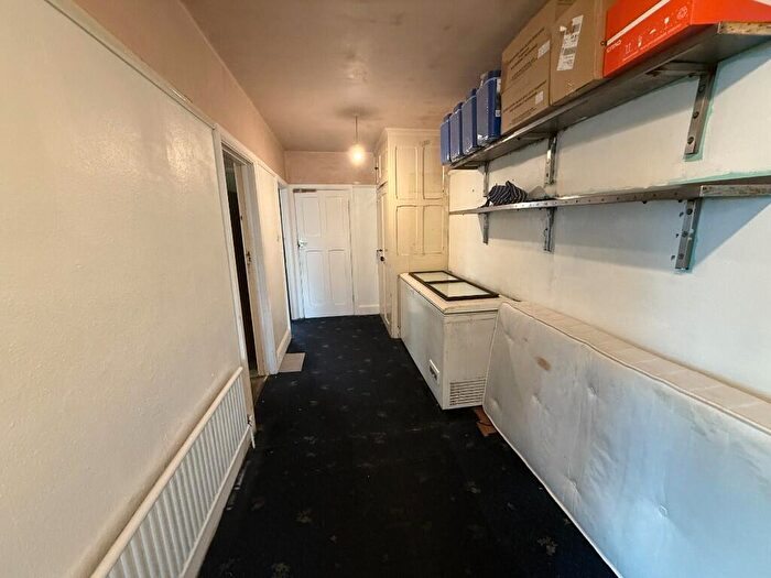 3 Bedroom Flat For Sale In Bargates, Christchurch, Dorset, BH23