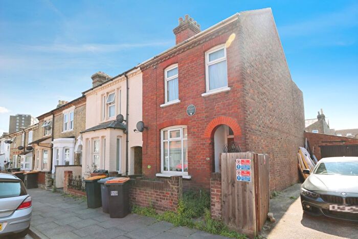 3 Bedroom End Of Terrace House For Sale In Garfield Street, Bedford, MK41