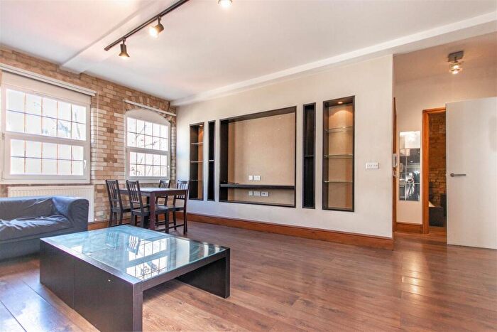 2 Bedroom Apartment To Rent In Prince Of Wales Passage, London, NW1