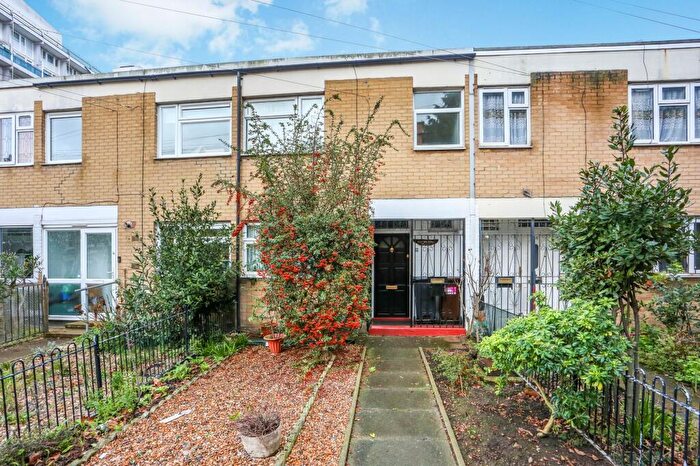 3 Bedroom Terraced House For Sale In Bradstock Road, London, E9