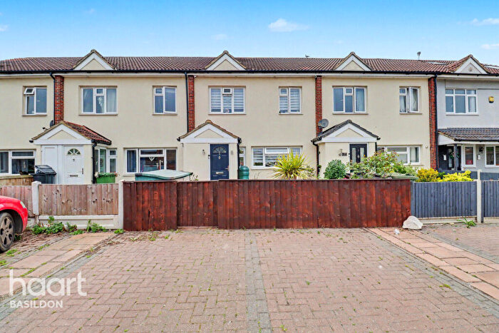 3 Bedroom Terraced House For Sale In Edinburgh Way, Basildon, SS13