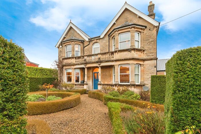 4 Bedroom Detached House For Sale In Pickwick Road, Corsham, SN13