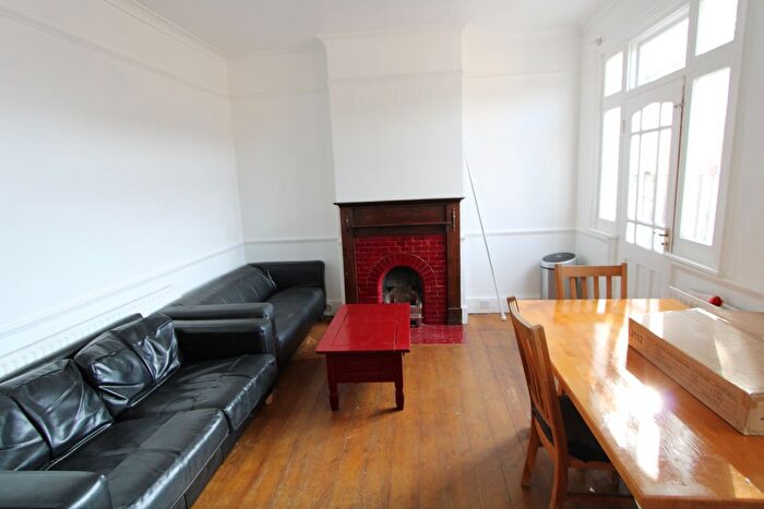4 Bedroom Terraced House To Rent In Tooting Broadway, SW17