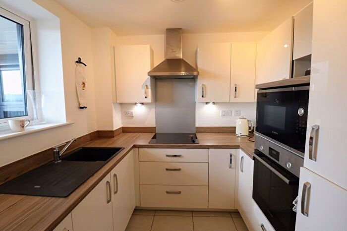 1 Bedroom Flat For Sale In Jupiter House, Hindhead Knoll, Walnut Tree, Milton Keynes, MK7