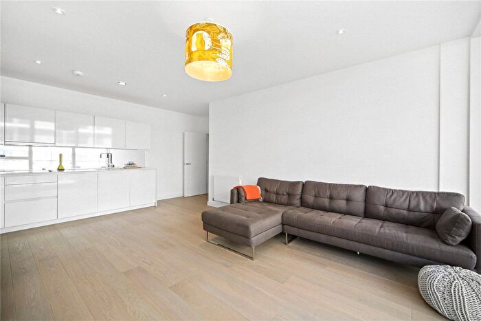 2 Bedroom Flat To Rent In River Gardens Walk, London, SE10