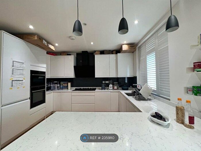 2 Bedroom Flat To Rent In Horn Lane, London, W3