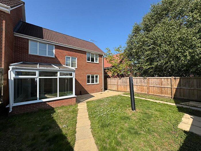 3 Bedroom Semi-Detached House For Sale In Smiths Close, Pewsey, SN9