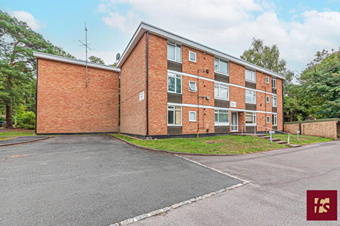 2 Bedroom Property To Rent In Linkway, Crowthorne, Berkshire, RG45