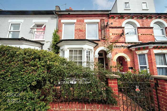 4 Bedroom Terraced House For Sale In Stockwood Crescent, Luton, Bedfordshire, LU1