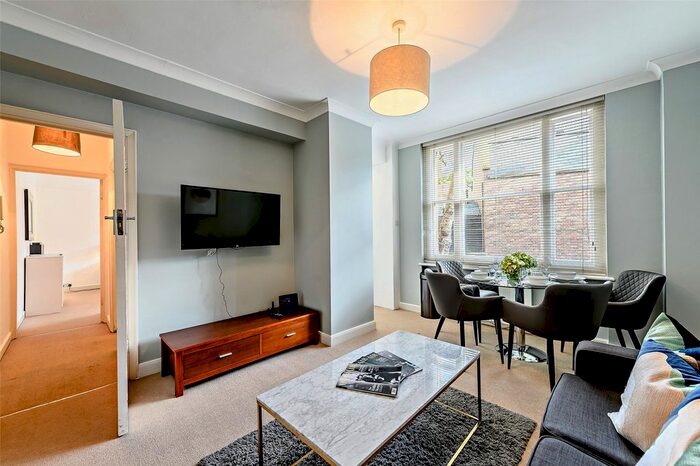 1 Bedroom Flat To Rent In Hill Street, Mayfair, London, W1J