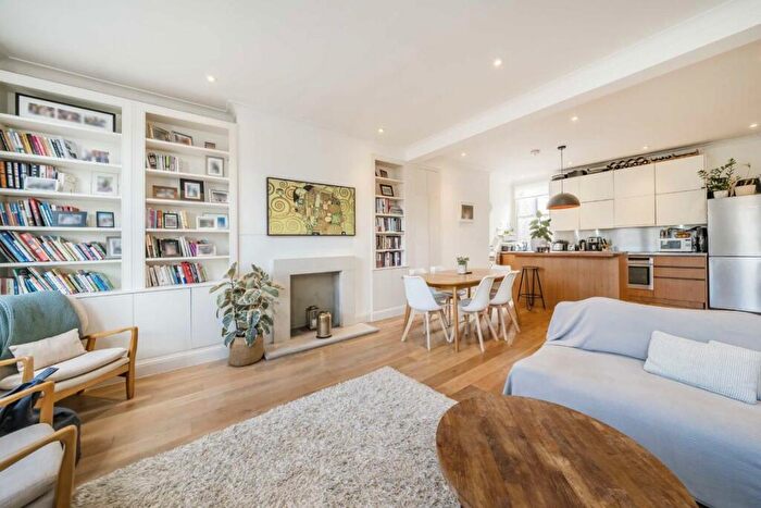 3 Bedroom Flat For Sale In Lofting Road, Barnsbury, N1