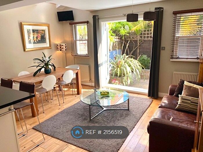 2 Bedroom Flat To Rent In Stirling Road, London, SW9
