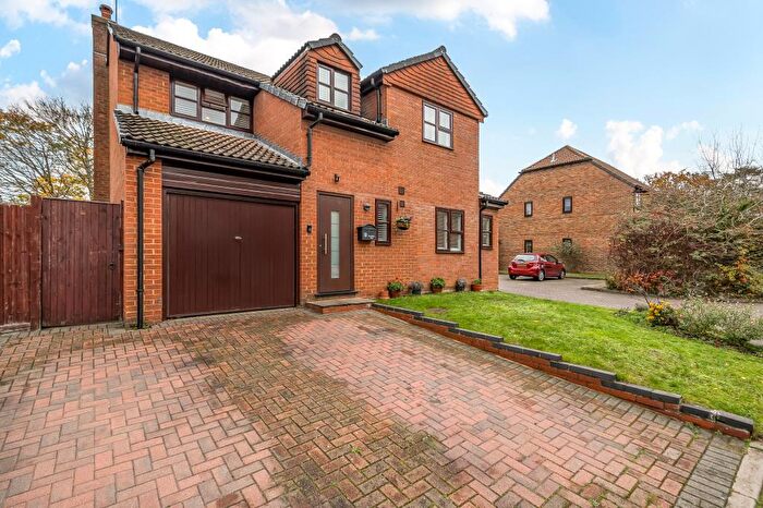 4 Bedroom Detached House For Sale In Lightwater, Surrey, GU18