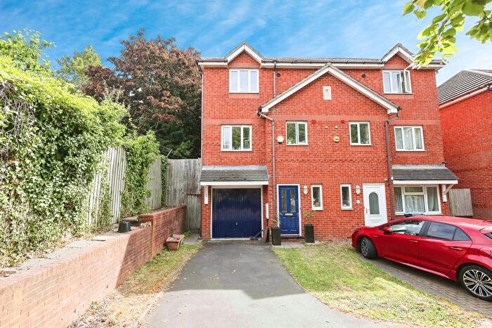4 Bedroom Semi Detached House For Sale In Mercia Drive, Birmingham, West Midlands, B14
