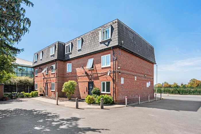 1 Bedroom Apartment For Sale In Poyle Road, Colnbrook, Slough, Berkshire, SL3