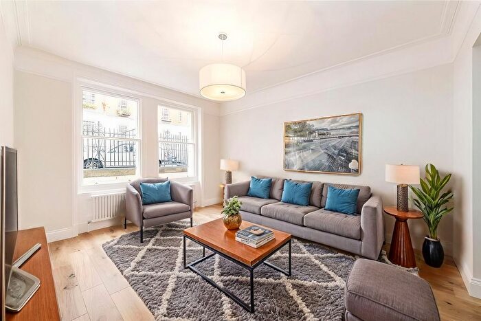 2 Bedroom Flat To Rent In Ridgmount Gardens, London, Greater London, WC1E