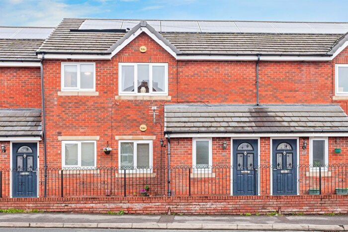 2 Bedroom Flat For Sale In Dewsbury Road, Ossett, WF5