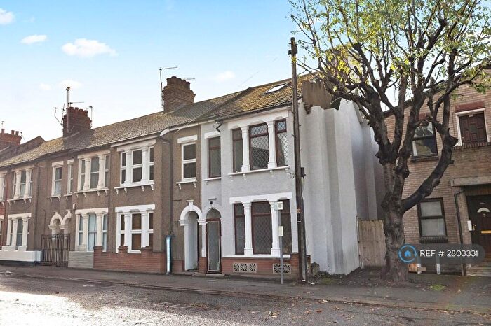 Studio To Rent In Dock Road, Tilbury, RM18