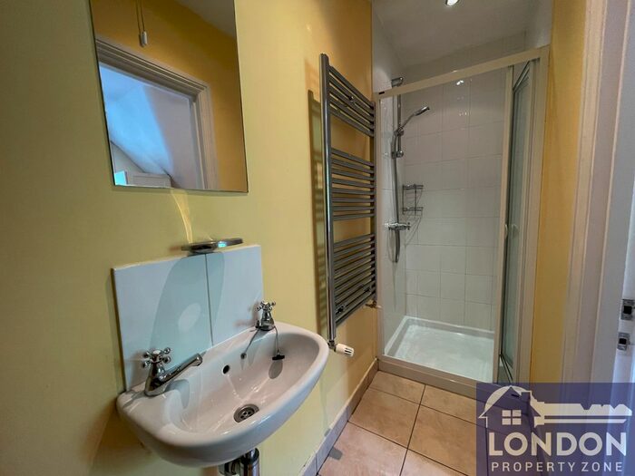 Studio To Rent In Blenheim Road, Chiswick, London, W4